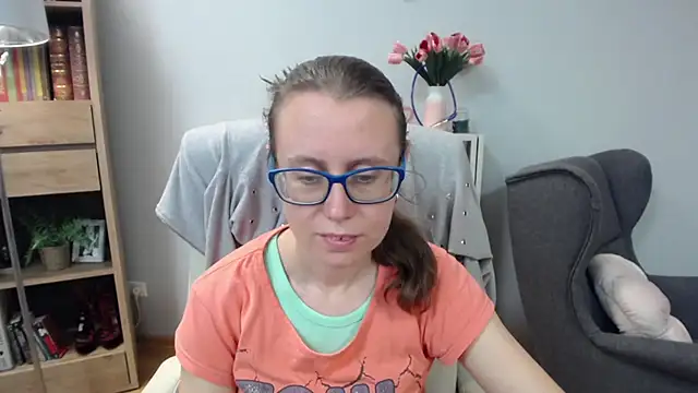 Snapshot of sweetxLizzy chatting on June 3, 2026, 4:35 am sweetxLizzy online show from June 3, 2026, 4:35 am