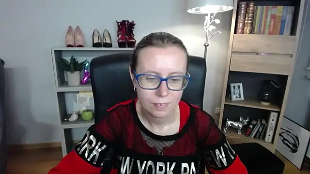 Snapshot of sweetxLizzy chatting on November 3, 2025, 5:23 am sweetxLizzy online show from November 3, 2025, 5:23 am