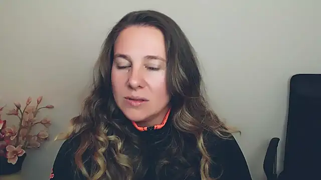 Snapshot of Darklure_ chatting on October 2, 2025, 9:07 pm Darklure  online show from October 2, 2025, 9:07 pm