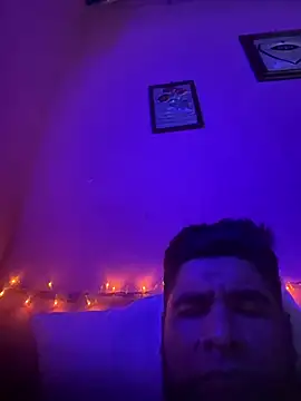 Snapshot of RandalHot chatting on February 9, 2026, 5:33 pm RandalHot online show from February 9, 2026, 5:33 pm