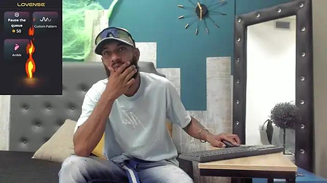 Snapshot of Damian_Shakur chatting on October 29, 2025, 11:20 am Damian Shakur online show from October 29, 2025, 11:20 am