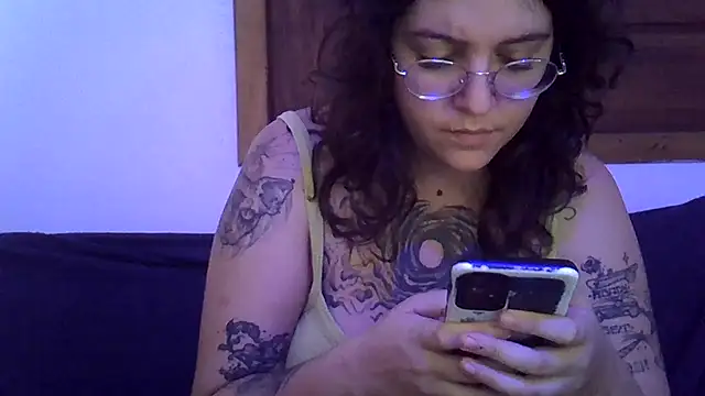 Snapshot of Blue_Liz chatting on November 30, 2025, 1:12 pm Blue Liz online show from November 30, 2025, 1:12 pm