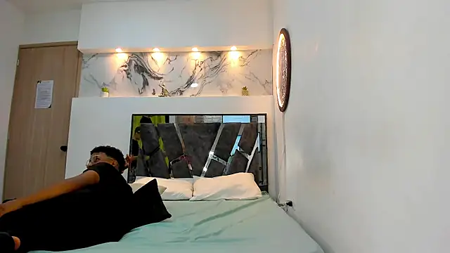 Snapshot of TWINKS_BOYS1 chatting on December 16, 2025, 7:29 pm TWINKS BOYS1 online show from December 16, 2025, 7:29 pm