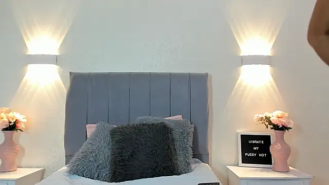 Emiily cooper x online show from December 3, 2025, 4:50 pm