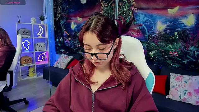 ClaraParks online show from November 29, 2025, 8:42 pm