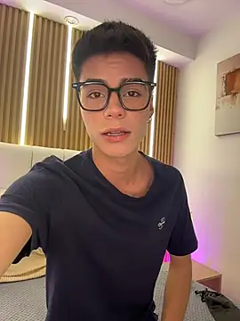 Dulcey  online show from March 18, 2026, 4:59 am