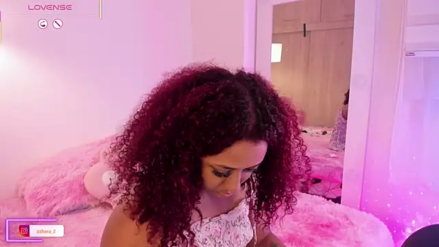 Snapshot of _Zahara_ chatting on November 25, 2025, 11:05 pm Zahara online show from November 25, 2025, 11:05 pm