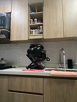 Snapshot of _Zahara_ chatting on November 14, 2025, 12:14 am Zahara online show from November 14, 2025, 12:14 am