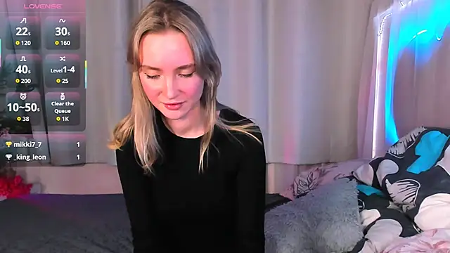 EllaBloom online show from November 7, 2025, 5:39 pm