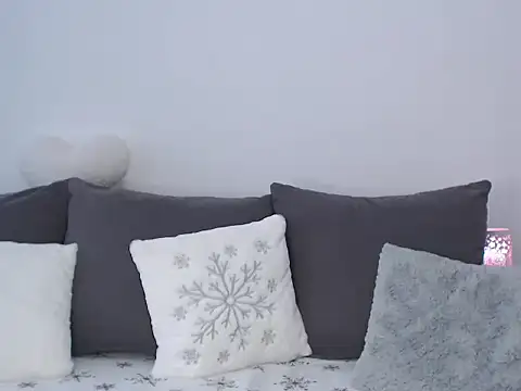 Snapshot of RoxanneLiss chatting on December 14, 2025, 12:44 pm RoxanneLiss online show from December 14, 2025, 12:44 pm