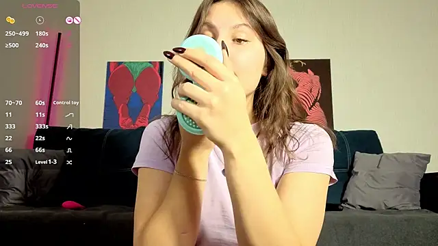 TrixiBell online show from December 20, 2025, 4:37 am