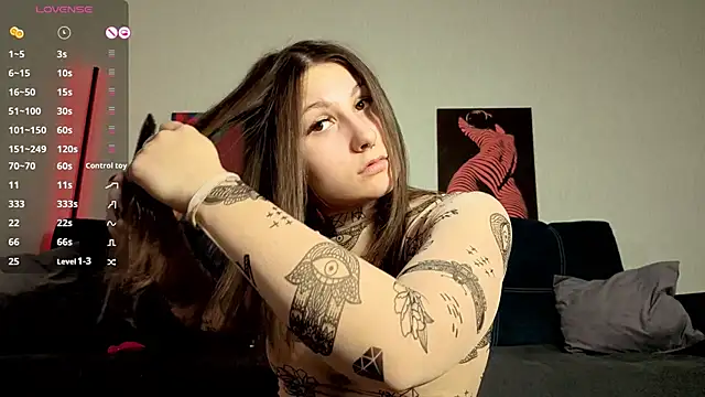 TrixiBell online show from February 10, 2026, 4:44 am