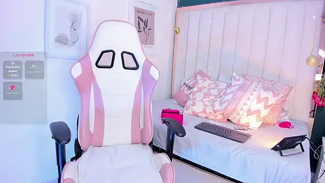 Jim twink online show from February 9, 2026, 8:07 pm