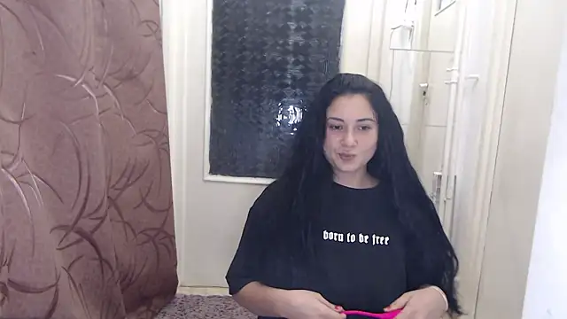 Snapshot of SaraViss20 chatting on September 19, 2025, 1:37 pm SaraViss20 online show from September 19, 2025, 1:37 pm