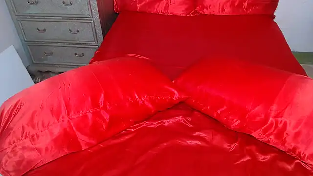 Ambra  online show from October 26, 2025, 2:50 pm