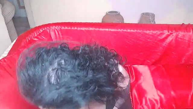 Ambra  online show from November 18, 2025, 4:10 pm