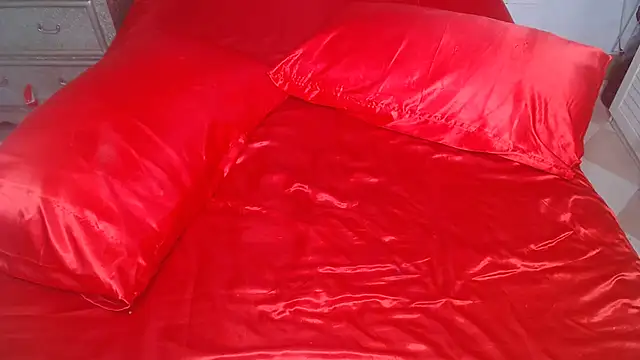 Ambra  online show from October 1, 2025, 4:11 pm