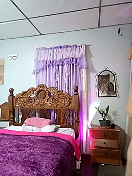 Rebecadiaz13 online show from February 11, 2026, 11:10 am