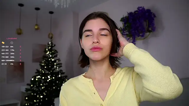 Snapshot of EleneButton chatting on December 21, 2025, 1:08 am EleneButton online show from December 21, 2025, 1:08 am