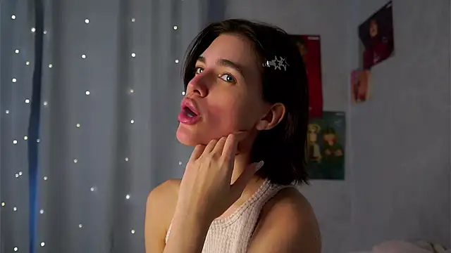 Snapshot of EleneButton chatting on January 15, 2026, 5:22 am EleneButton online show from January 15, 2026, 5:22 am