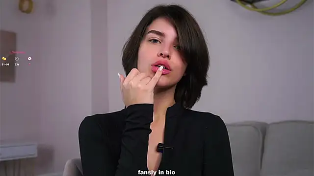 EleneButton online show from November 15, 2025, 1:09 am