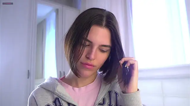 EleneButton online show from April 11, 2026, 1:13 am