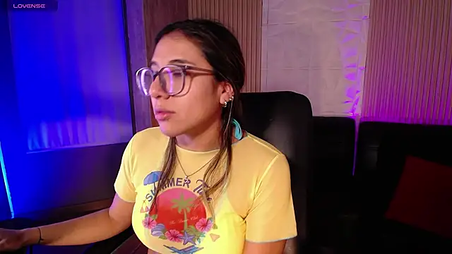 Snapshot of Bonnali_lune chatting on July 23, 2026, 4:32 am Bonnali lune online show from July 23, 2026, 4:32 am