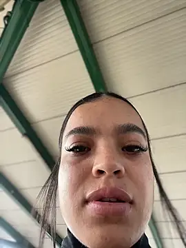 JuanitaMore01 online show from February 26, 2026, 9:04 pm