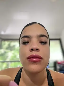 JuanitaMore01 online show from October 17, 2025, 5:48 pm