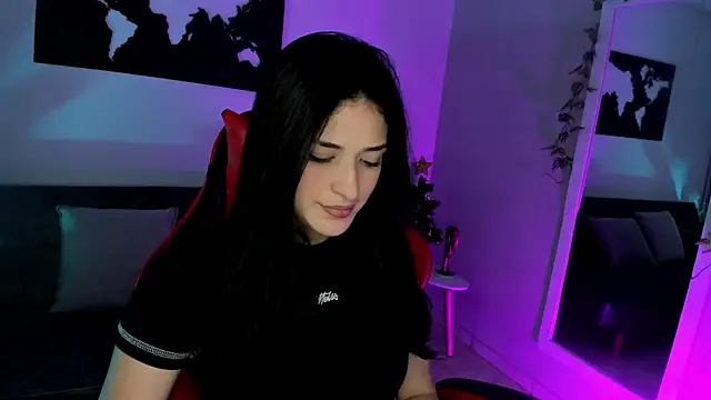 Snapshot of ZoeValencia1 chatting on December 17, 2025, 12:10 pm ZoeValencia1 online show from December 17, 2025, 12:10 pm