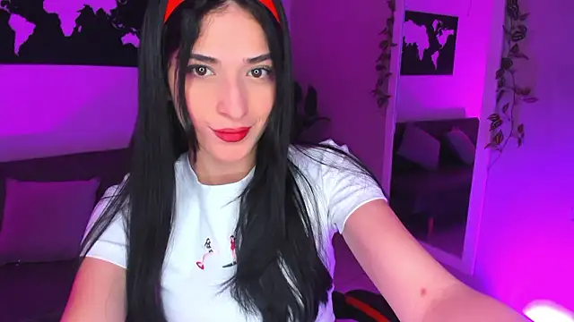 Snapshot of ZoeValencia1 chatting on February 3, 2026, 12:10 pm ZoeValencia1 online show from February 3, 2026, 12:10 pm