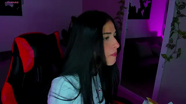 ZoeValencia1 online show from April 15, 2026, 1:26 pm