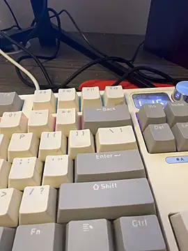 weiweiya-00 online show from December 5, 2025, 11:09 am