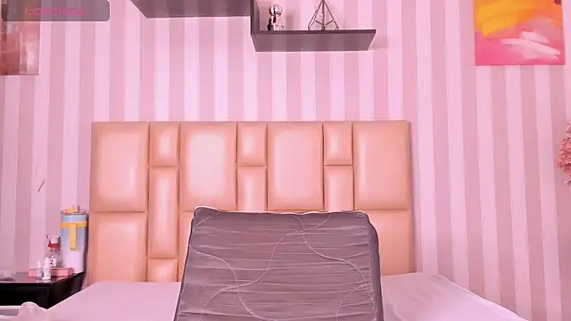 Snapshot of DarkHoneyy chatting on December 15, 2025, 6:03 pm DarkHoneyy online show from December 15, 2025, 6:03 pm