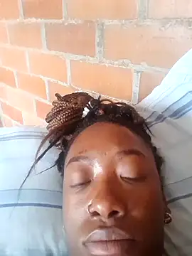 Snapshot of DarkHoneyy chatting on October 27, 2025, 2:40 pm DarkHoneyy online show from October 27, 2025, 2:40 pm