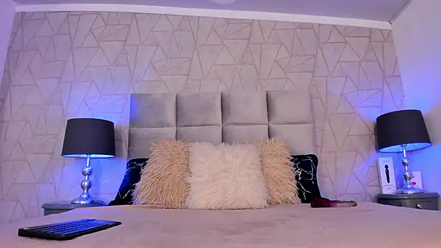 Snapshot of Emely_florence_ chatting on November 11, 2025, 6:25 pm Emely florence online show from November 11, 2025, 6:25 pm