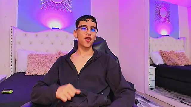 Snapshot of Aiden_Royce chatting on September 22, 2025, 5:13 am Aiden Royce online show from September 22, 2025, 5:13 am