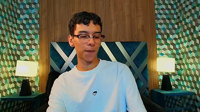 Snapshot of Aiden_Royce chatting on October 15, 2025, 5:06 am Aiden Royce online show from October 15, 2025, 5:06 am