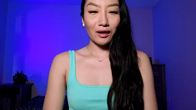 Snapshot of Aliciaz3 chatting on November 15, 2025, 2:10 pm Aliciaz3 online show from November 15, 2025, 2:10 pm