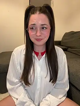 liloush   online show from April 4, 2026, 8:48 pm