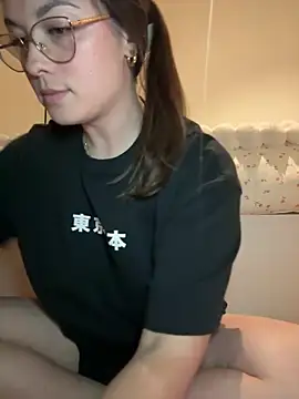 Snapshot of liloush__ chatting on June 12, 2026, 8:39 pm liloush online show from June 12, 2026, 8:39 pm