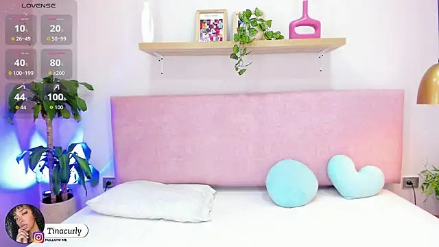 Snapshot of Tina_curly chatting on November 7, 2025, 11:48 am Tina curly online show from November 7, 2025, 11:48 am