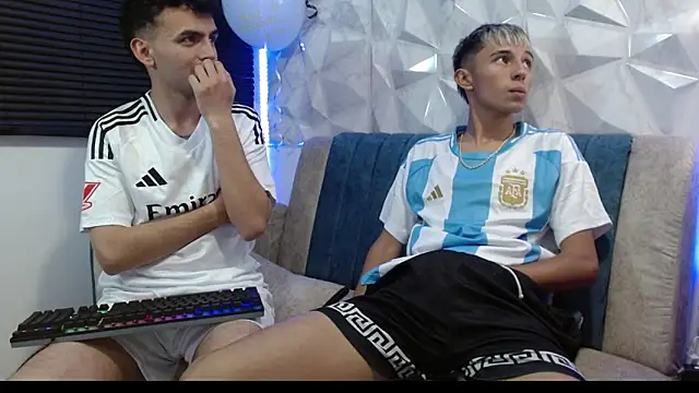 Snapshot of Isaac_tan chatting on September 18, 2025, 2:03 am Isaac tan online show from September 18, 2025, 2:03 am