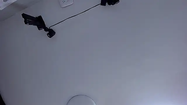 Snapshot of AnnieAndReach chatting on October 21, 2025, 7:13 pm AnnieAndReach online show from October 21, 2025, 7:13 pm