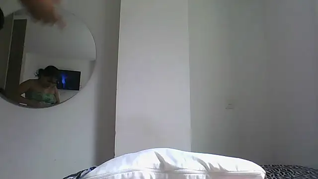 Snapshot of Lucy_2025 chatting on September 17, 2025, 6:54 pm Lucy 2025 online show from September 17, 2025, 6:54 pm