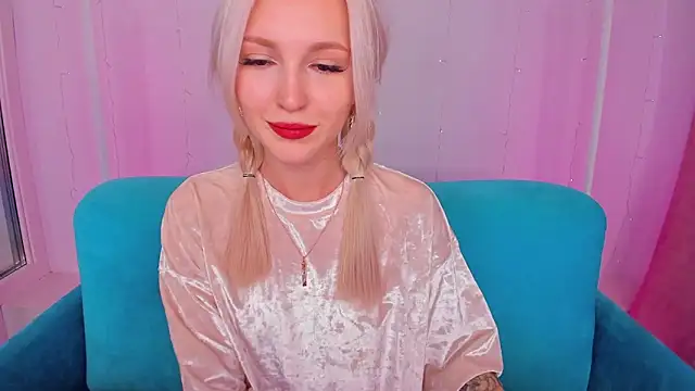 Snapshot of LisaFoxyMe chatting on November 1, 2025, 8:30 am LisaFoxyMe online show from November 1, 2025, 8:30 am