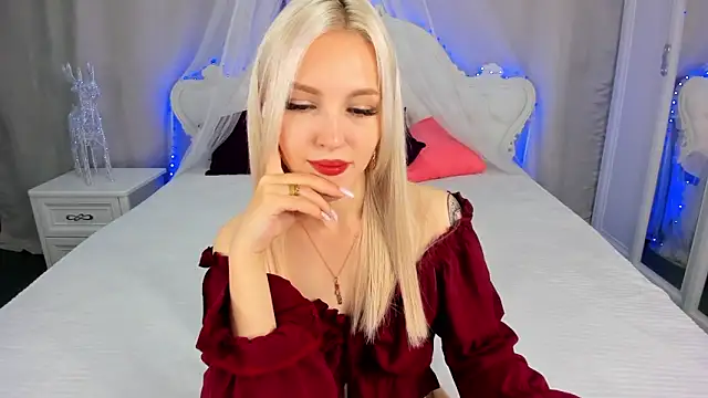 Snapshot of LisaFoxyMe chatting on November 3, 2025, 8:29 am LisaFoxyMe online show from November 3, 2025, 8:29 am