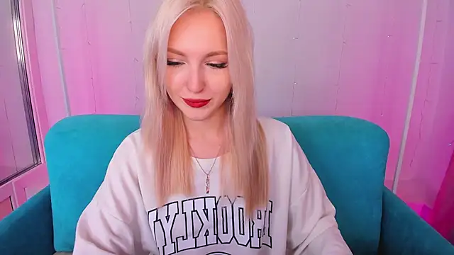 Snapshot of LisaFoxyMe chatting on November 5, 2025, 1:20 am LisaFoxyMe online show from November 5, 2025, 1:20 am