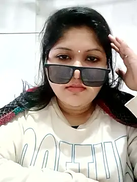 Snapshot of Nusrat-N chatting on December 5, 2025, 6:01 am Nusrat-N online show from December 5, 2025, 6:01 am