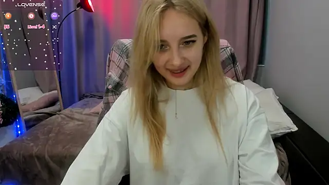 TaisiaHot online show from April 4, 2026, 8:10 am